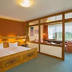 Am Schoenenberg 3*